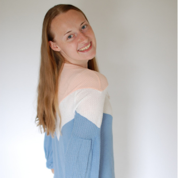 Spring / Summer/ Easter Top Pink White and Blue Top Hailey & Co - Picture 5 of 7